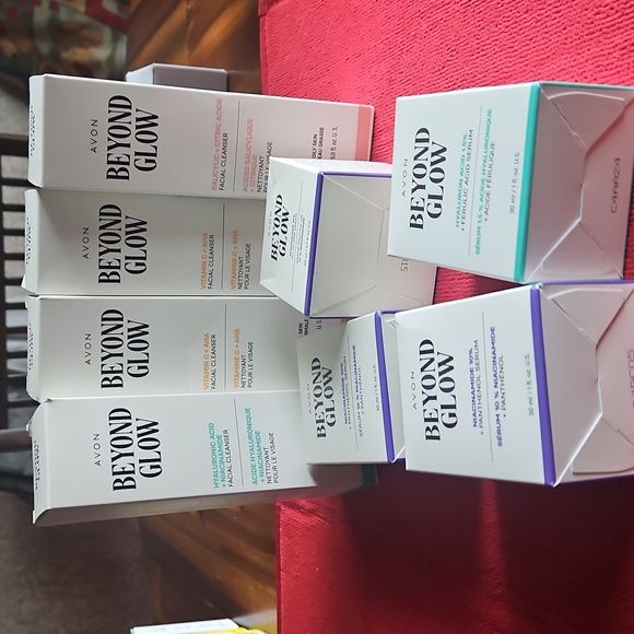 8 Piece Avon Beyond Glow Skincare Collection.  Cleanser, Serum & Face Cream. - Picture 2 of 8